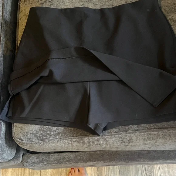 Express Elegant Black Skirt - Picture 3 of 3